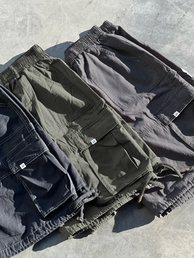 WASHED CARGO SHORTS - BLACK