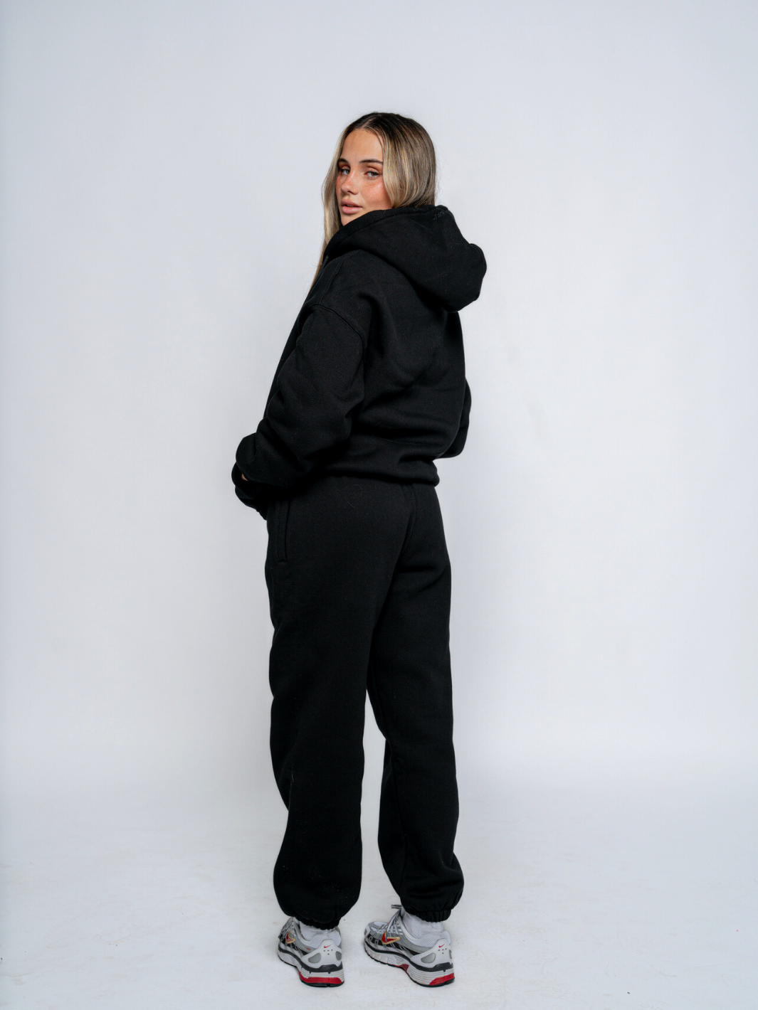 SIGNATURE BASIC SWEATPANTS - BLACK