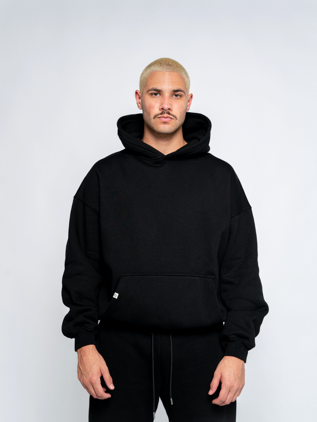 SIGNATURE BASIC HOODIE - BLACK