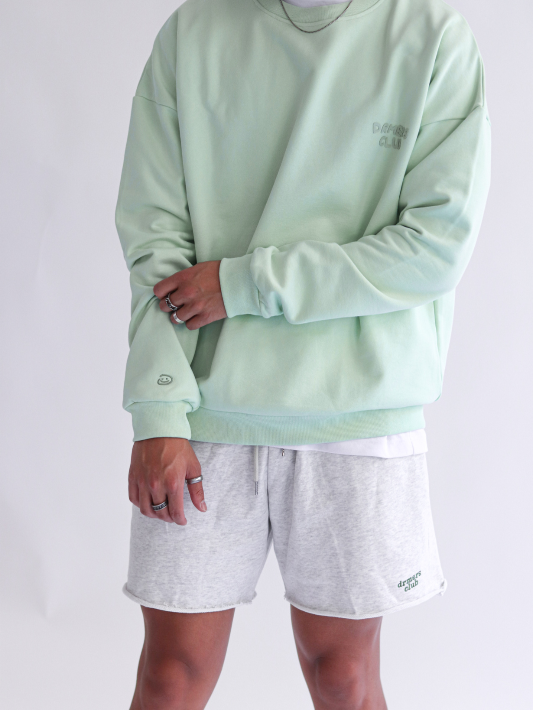 DRMERS CLUB BASICS CREWNECK - MATCHA CREAM