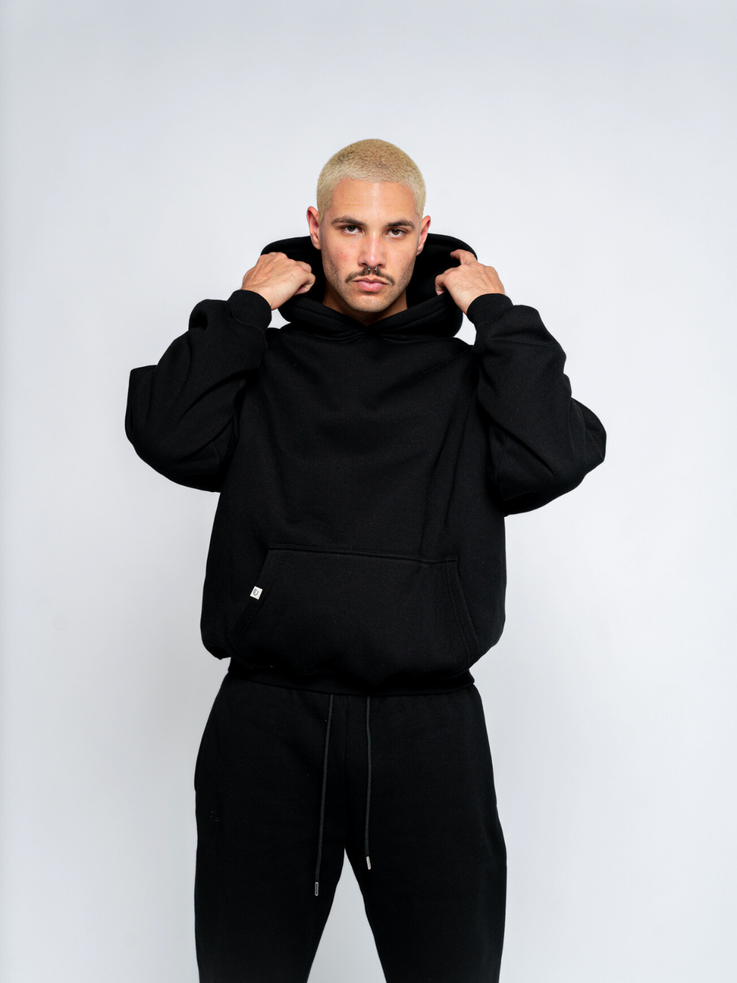 SIGNATURE BASIC HOODIE - BLACK