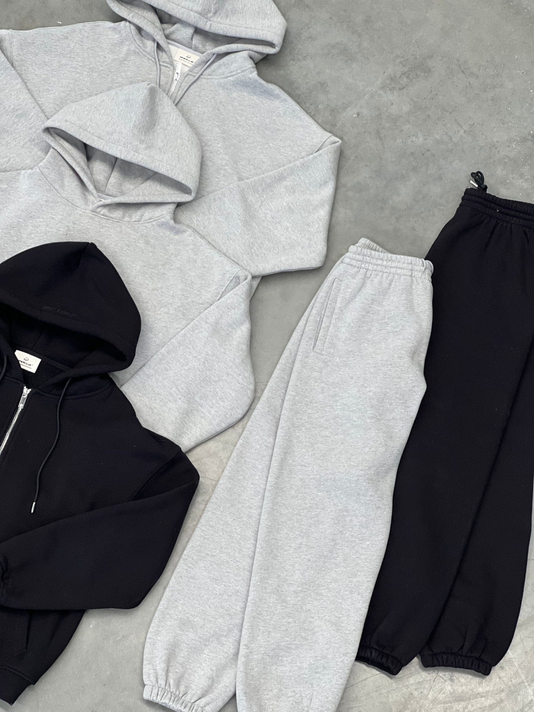 SIGNATURE BASIC SWEATPANTS - BLACK