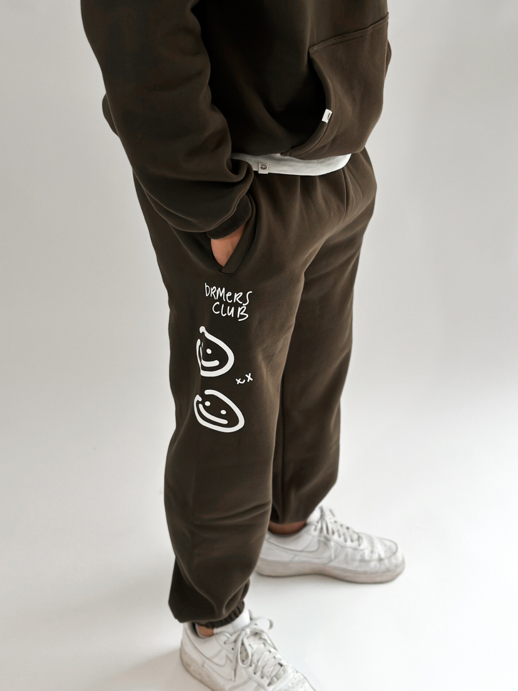 DOODLE SWEATPANTS - COFFEE BROWN