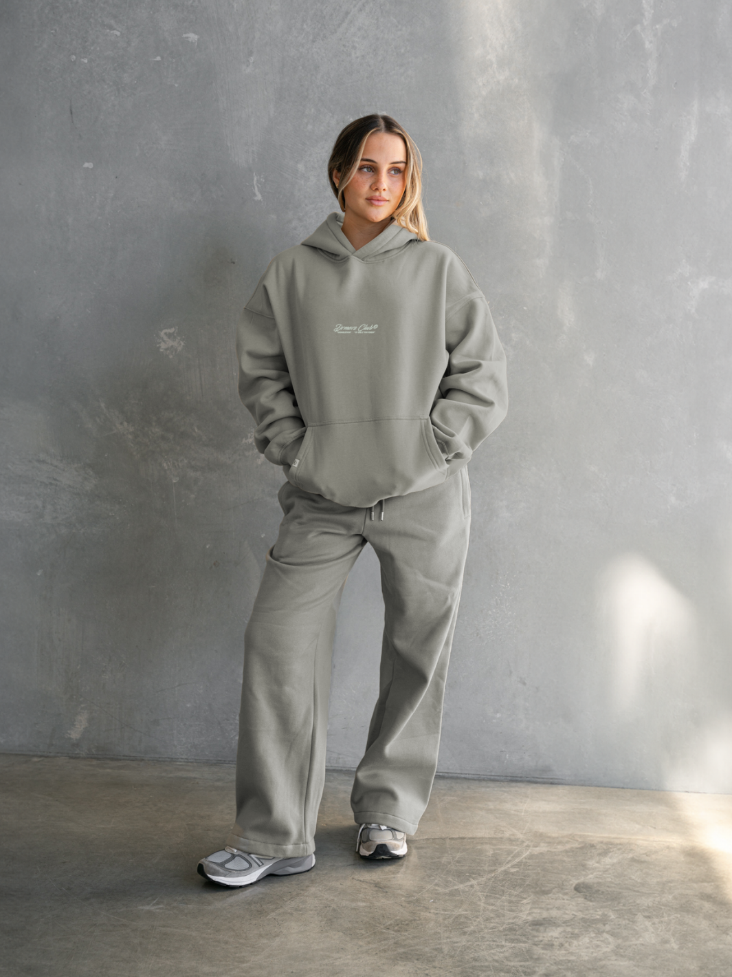 STRAIGHT LEG SWEATPANTS - PEBBLE