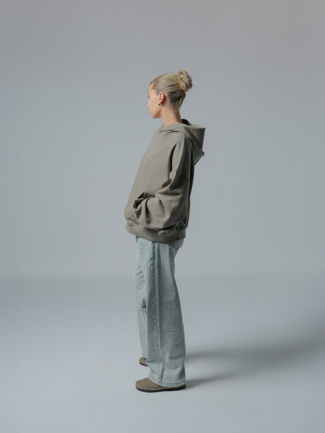 ESSENTIAL BOXY HOODIE - CLAY