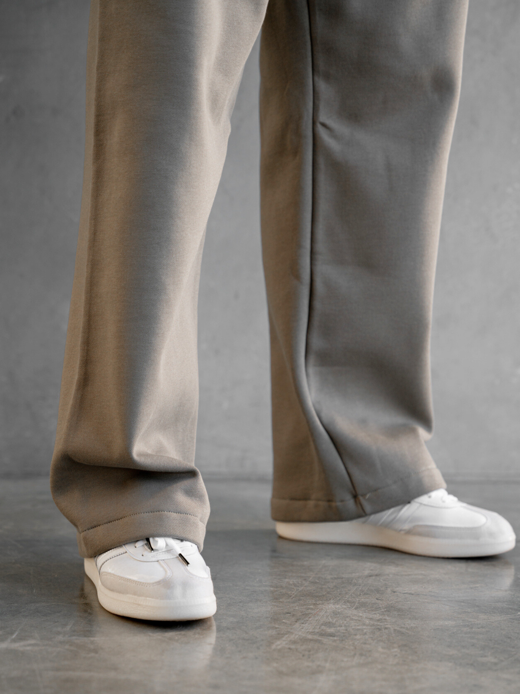 STRAIGHT LEG SWEATPANTS - DEEP TAUPE