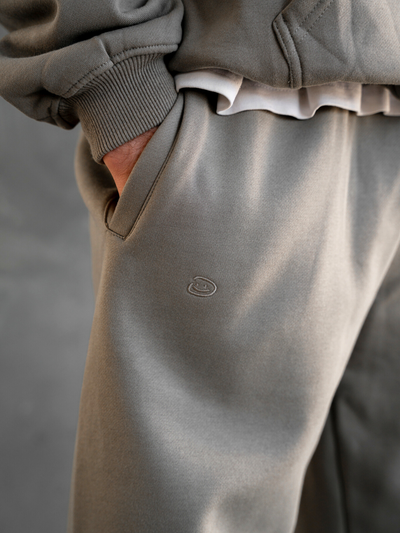 STRAIGHT LEG SWEATPANTS - DEEP TAUPE