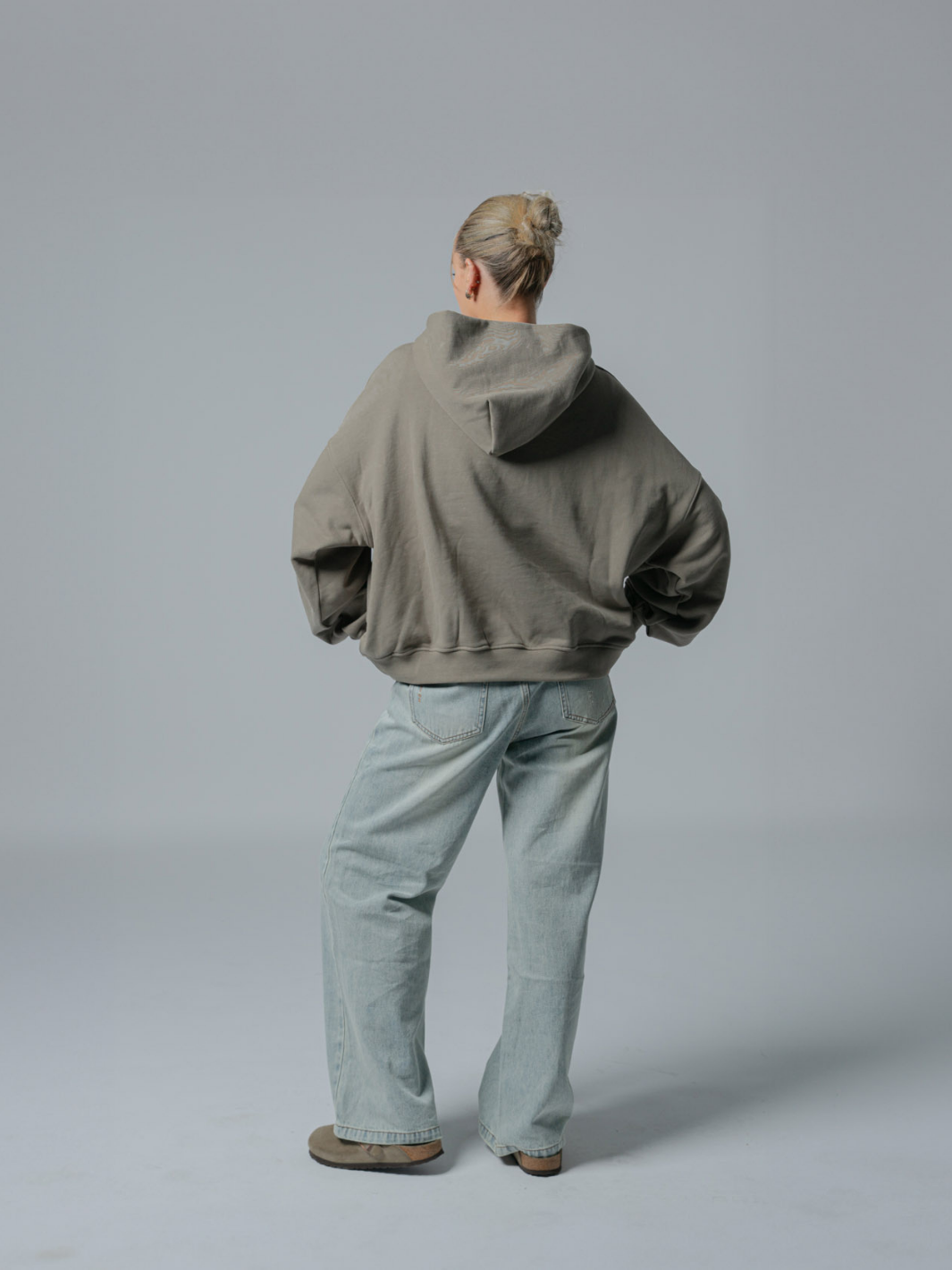 ESSENTIAL BOXY HOODIE - CLAY