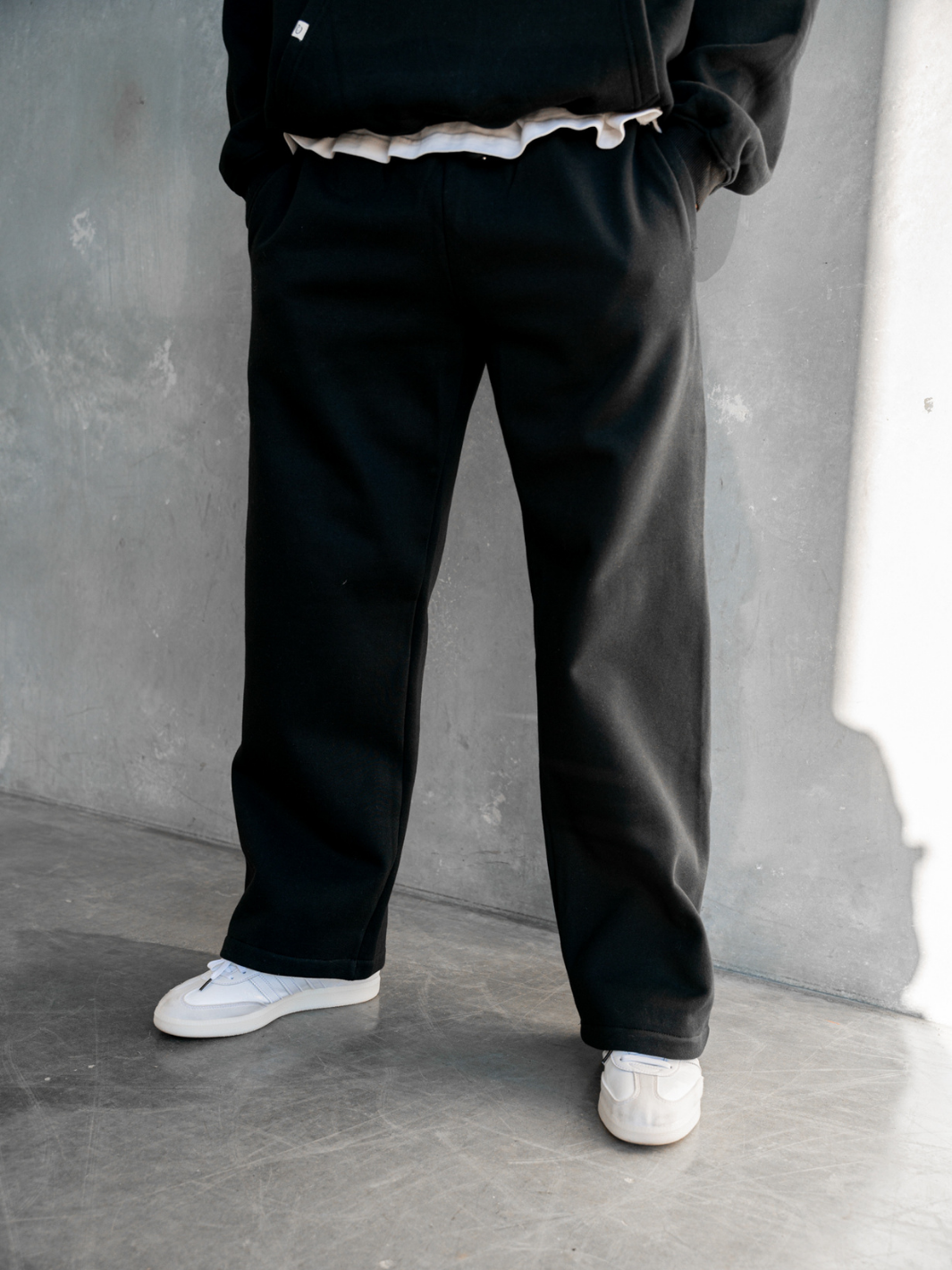 STRAIGHT LEG SWEATPANTS - BLACK