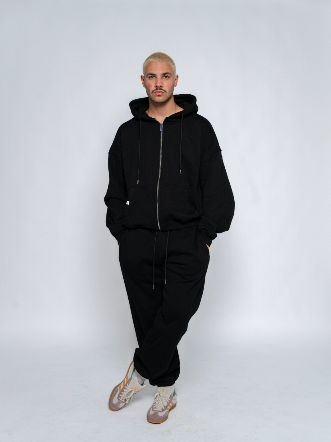 SIGNATURE BASIC SWEATPANTS - BLACK