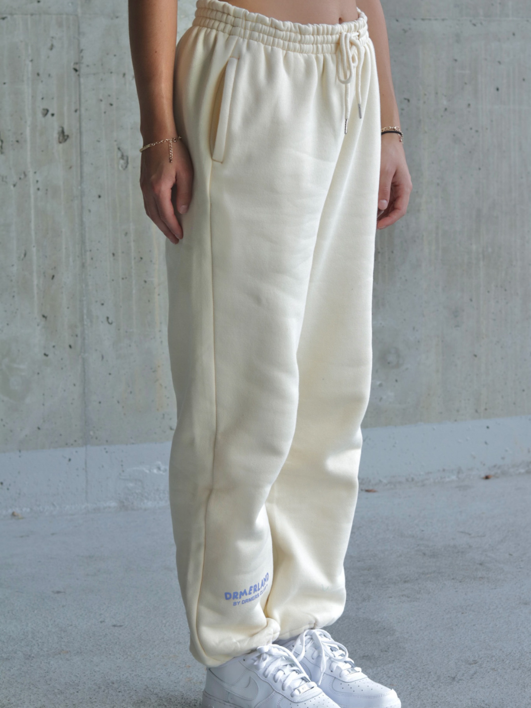 DRMERLAND SWEATPANTS - CREAM